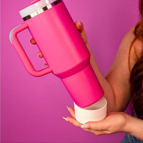 White bottle boot + 40 oz Black Stanley Quencher Flowstate Tumbler - Picture 4 of 12